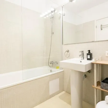 Appartamento Modern 2bdr Flat In The City's Heart! Lisbona