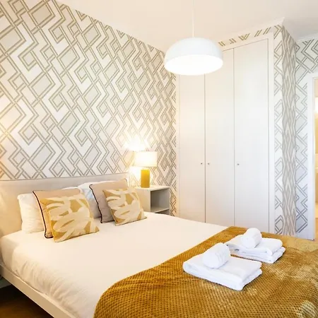 Modern 2bdr Flat In The City's Heart! Appartamento Lisbona