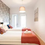 Modern 2bdr Flat In The City's Heart! *