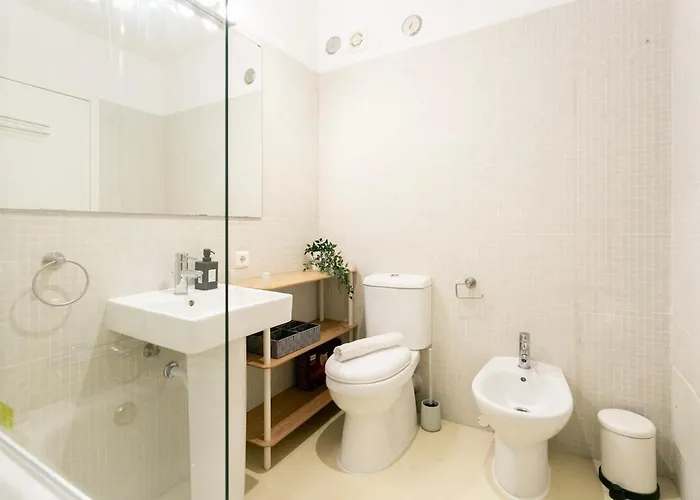 Modern 2bdr Flat In The City's Heart! *
