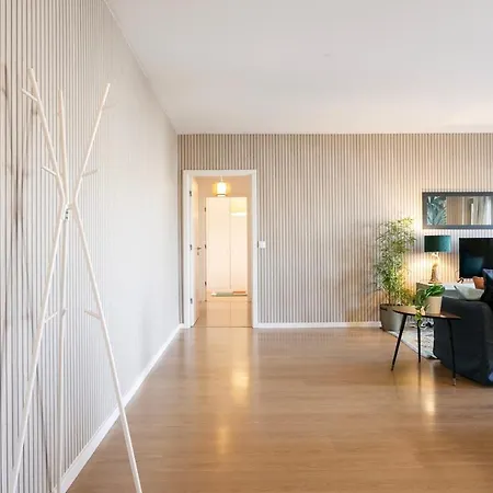 Apartment Modern 2bdr Flat In The City's Heart! *