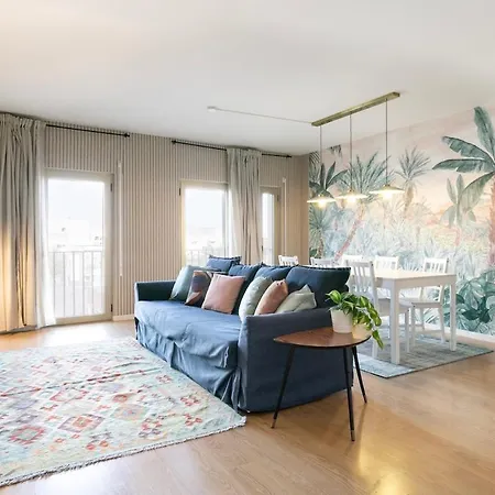 Modern 2bdr Flat In The City's Heart!